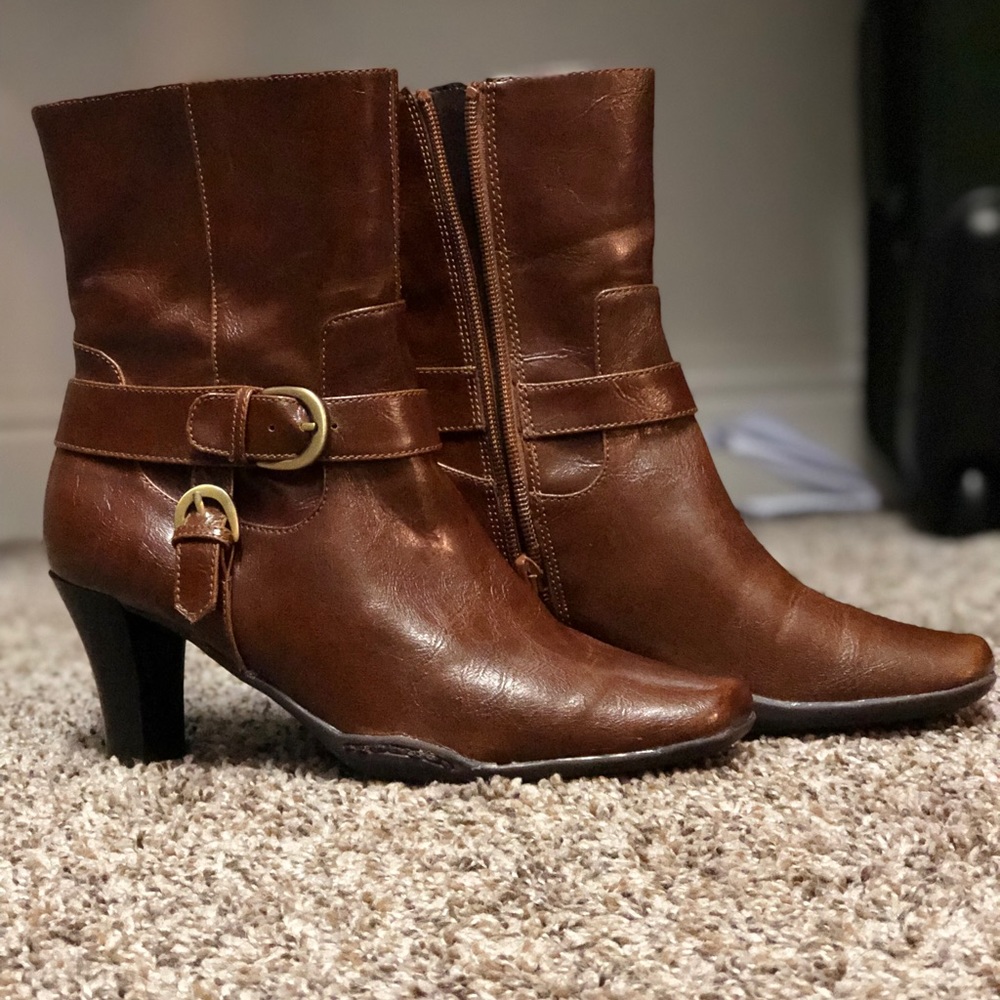 New - A2 by Aerosoles Women's ankle boots size 7